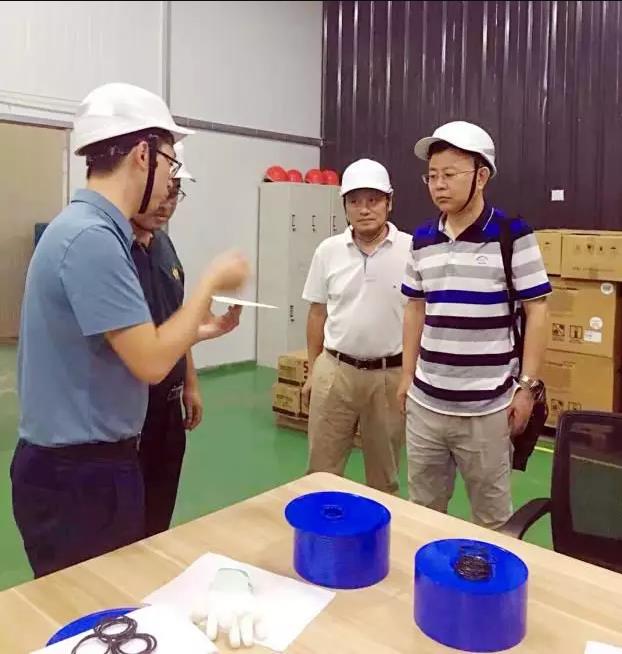 中石油西南油氣田分公司、中石油川慶鉆探公司、長(zhǎng)江大學(xué)領(lǐng)導(dǎo)和專家來我司考察調(diào)研